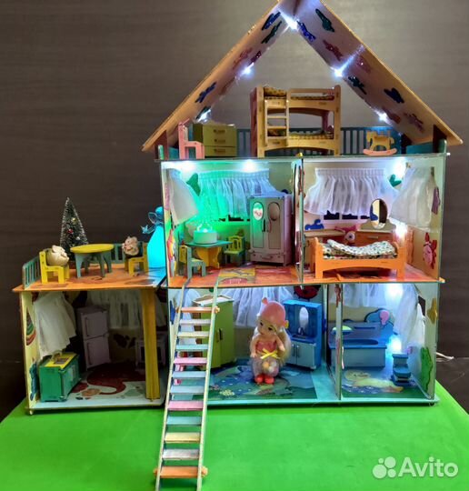 Кукольный домик с мебелью