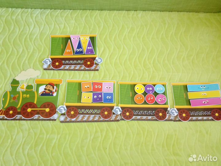 Детский развивающий поезд геометрических фигур
