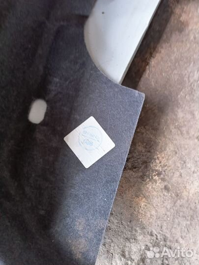 Обшивка пола Skoda Rapid