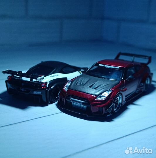 Mini GT 1:64 Nissan GT-R lbwk