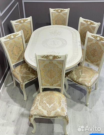 Стол и стулья