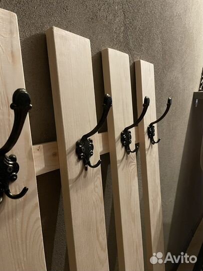 Вешалка для одежды настенная