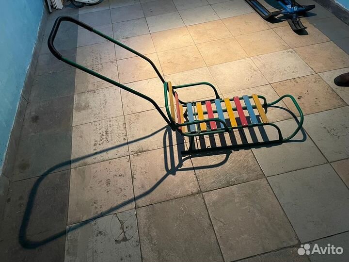 Детские санки с ручкой