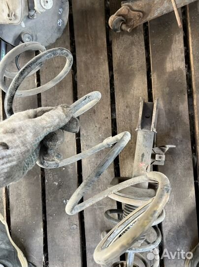 Пружина Citroen C4 первое поколение