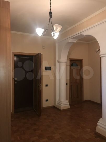 5-к. квартира, 202,1 м², 3/5 эт.