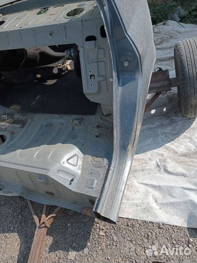 Задняя часть кузова Рено Логан 1