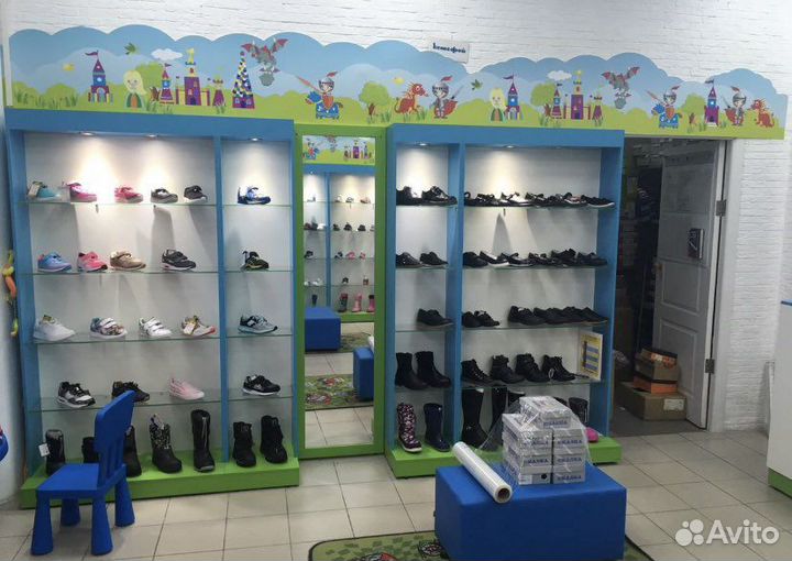 Стеллажи для магазина обуви