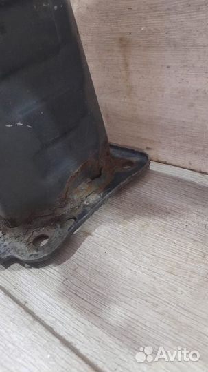 Усилитель переднего бампера Ford Focus 2