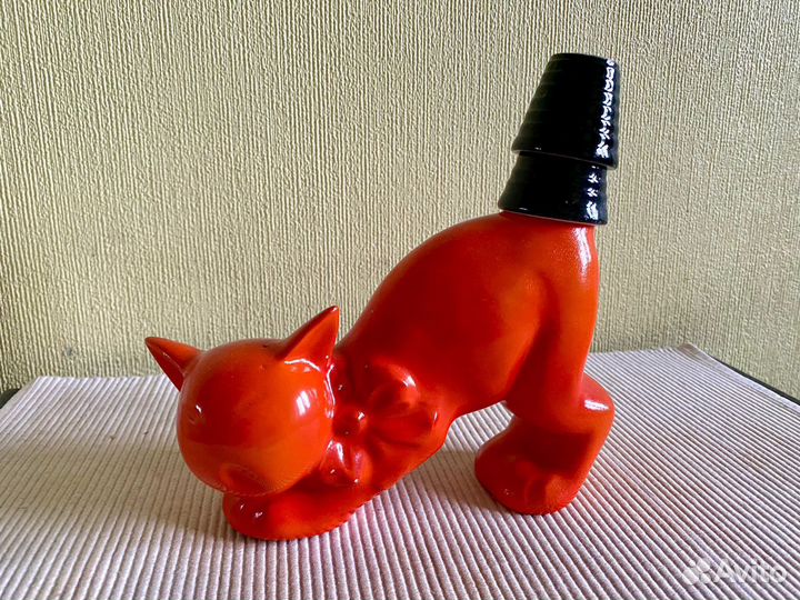 Бутылка в виде кошки ретро