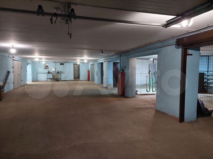 Машиноместо, > 30 м²