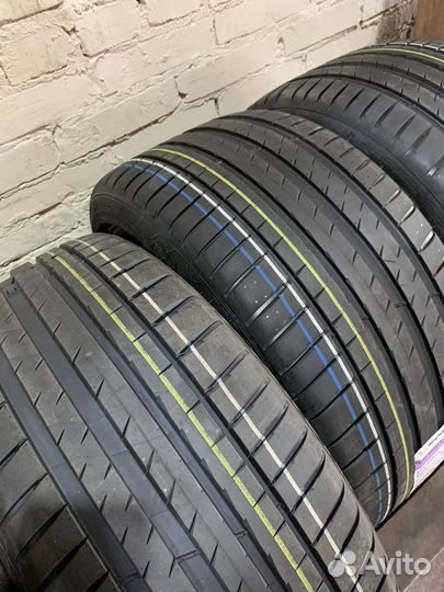 Michelin Pilot Sport 4 245/40 R20 и 275/35 R20 98Y