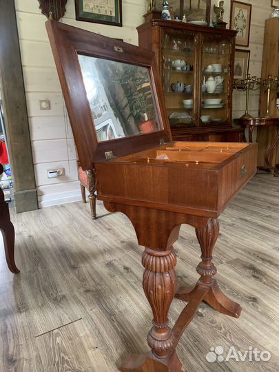 Столик дамский антикварный 1850 г
