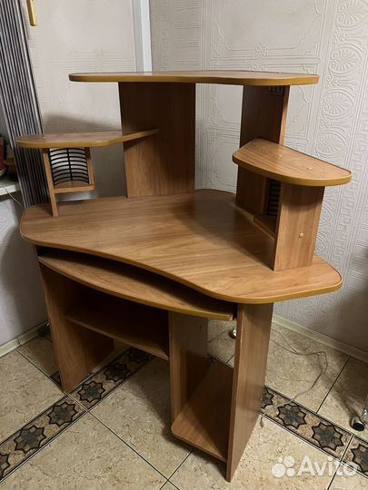 Компьютерный стол