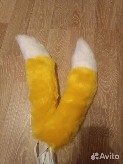 Желтые лисьи хвосты