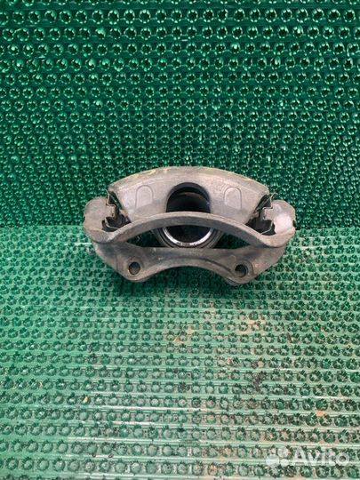 Суппорт тормозной передний левый Nissan Expert