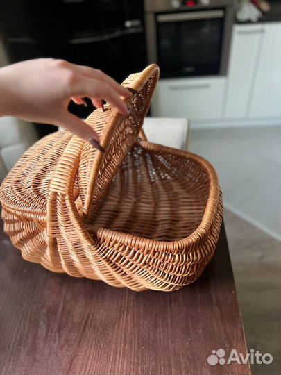 Корзина плетеная с крышкой