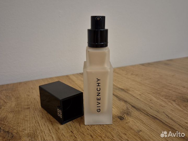 Тональный крем Givenchy