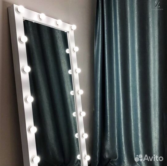 Гримёрное зеркало для салона красоты или шоурума