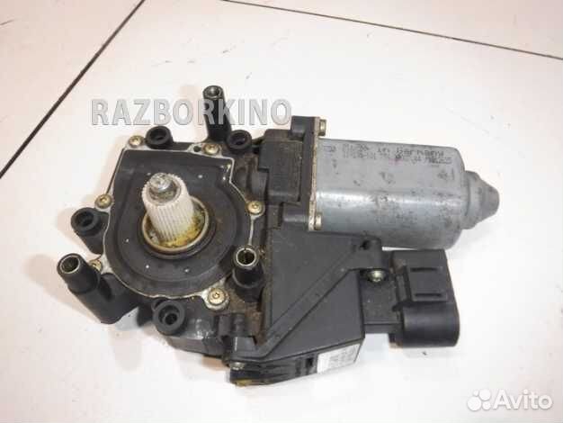 Моторчик заднего левого стеклоподъемника 4D0959801