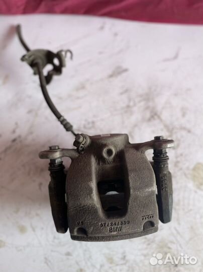 BMW X1 F48 суппорт передний левый