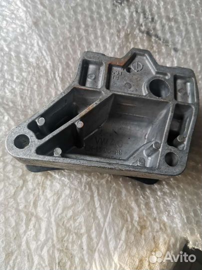 Кронштейн МКПП