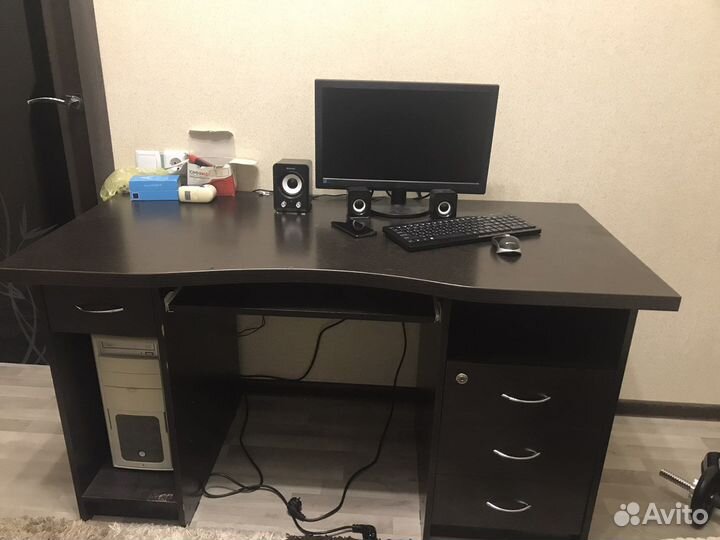 Компьютерный стол