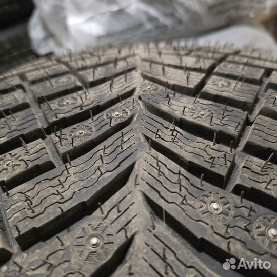 Michelin X-Ice North 4 SUV 275/45 R22