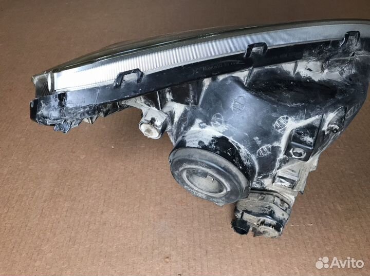 Фара левая на Toyota RAV4 2002 (218)