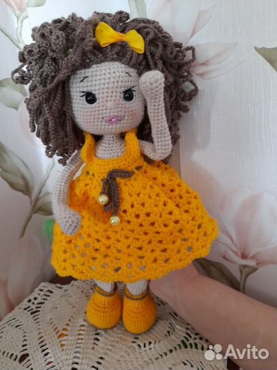 Кукла связана крючком