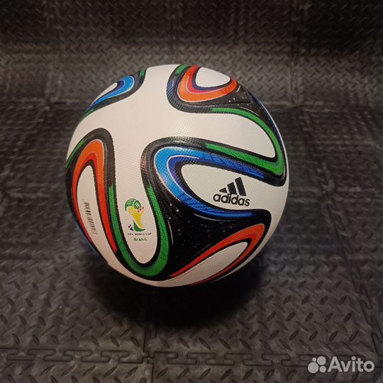 Футбольный мяч новый. Бразука. Brazuca