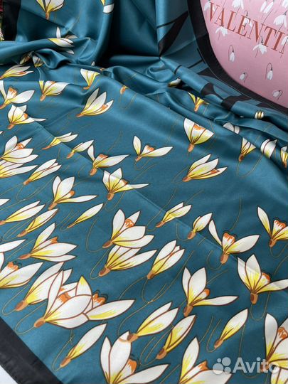 Шелковый платок Valentino