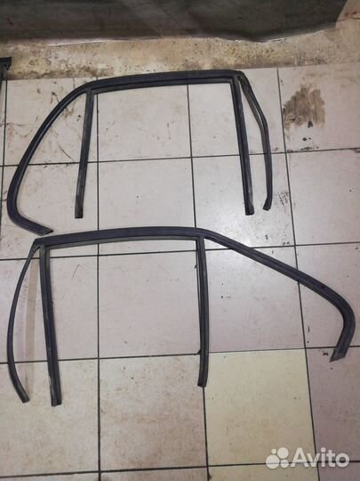 Уплотнители дверей стекол дверей BMW 5 E34