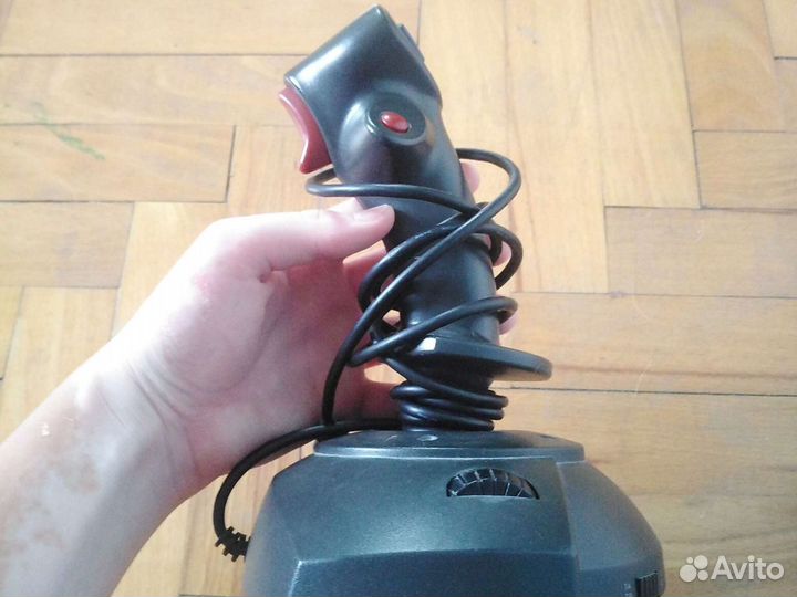 Джойстик Genius. Модель: MaxFighter F-16U