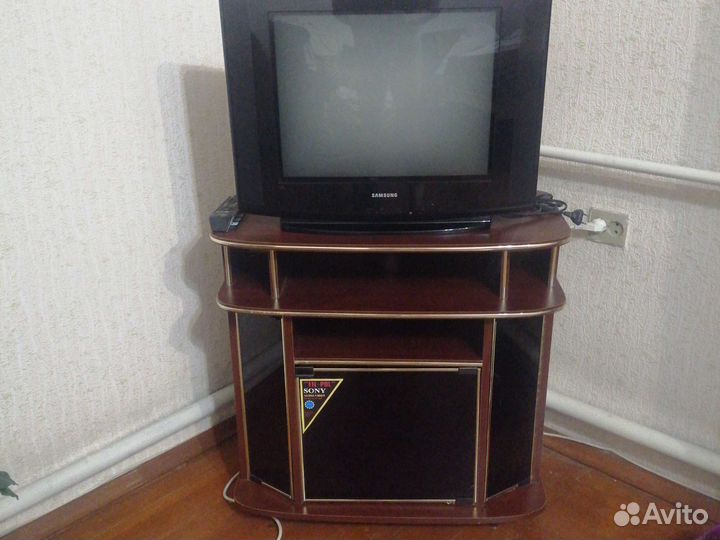 Телевизор с тумбой