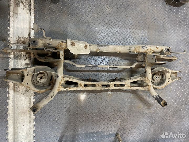 Подрамник джета,гольф,тоуран,шкода