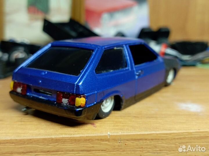 Модель автомобиля 1:43 ваз 2108