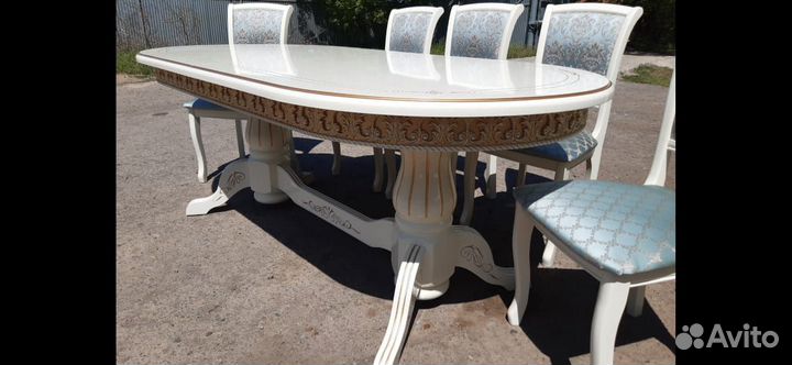 Столы и стулья