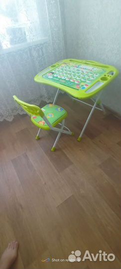 Детский письменный стол и стул