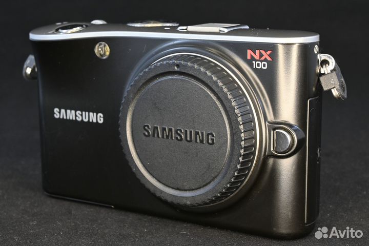Samsung NX100 body