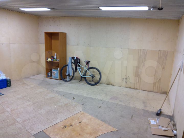 Гараж, > 30 м²