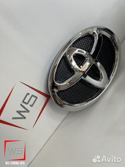 Эмблема Toyota Land Cruiser Y428