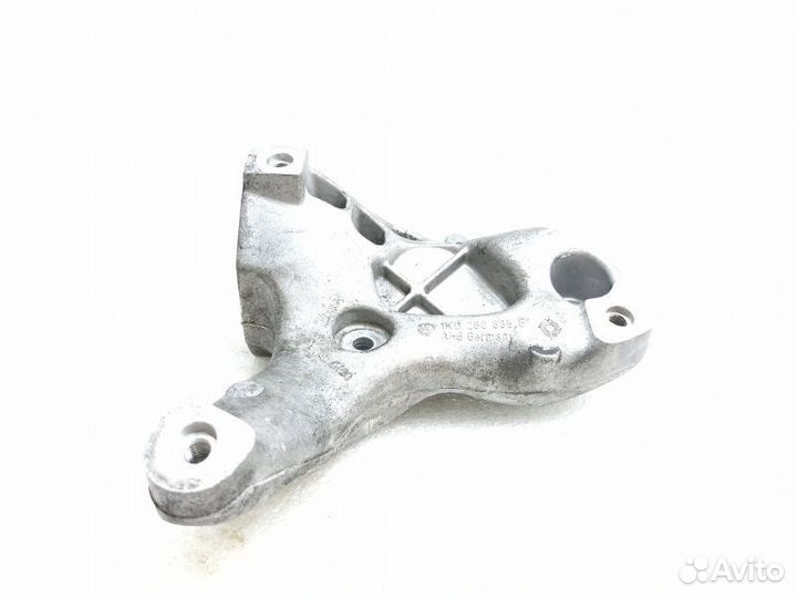 Кронштейн компрессора кондиционера Volkswagen Golf