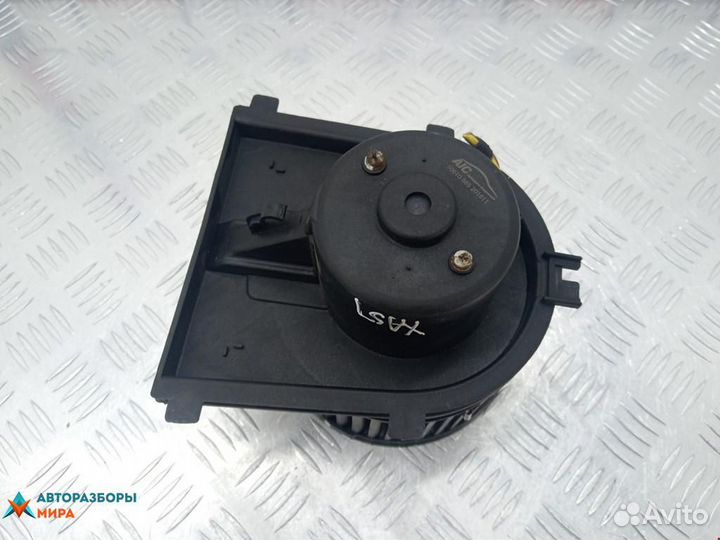 Моторчик печки Volkswagen Golf 4 2002 1J1819021C