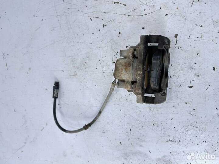 Ford Fusion передний левый суппорт