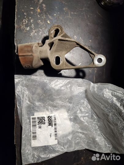 Упор (резиновая вставка) 8K0199339D и 8K0199343C О