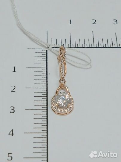 Золотая подвеска с фианитом