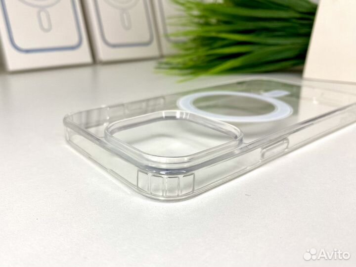 Чехол на iPhone 15 