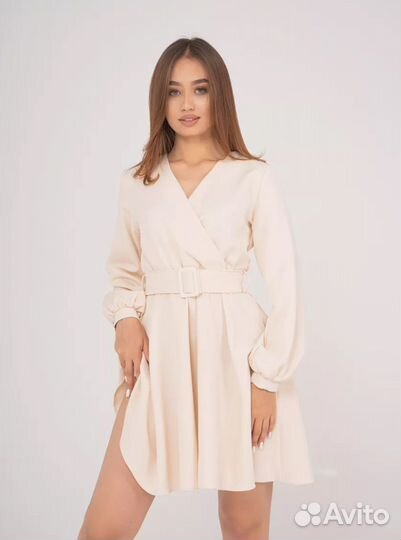 Бежевое платье