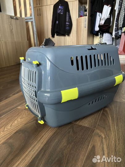 Переноска для кошек или мелких собак