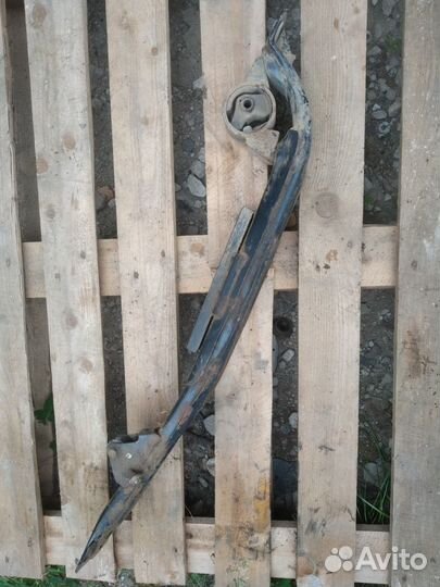 Балка подвески Nissan Almera N15